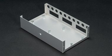 نمایش جزئیات خمکاری تمیز و صنعتی با دستگاه پرس برک CNC – مناسب برای بررسی کیفیت قبل از خرید